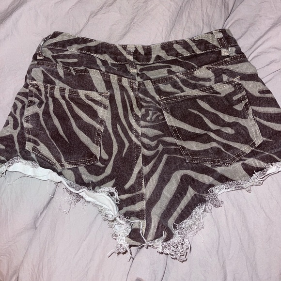 zebra print jean shorts - Picture 2 of 2